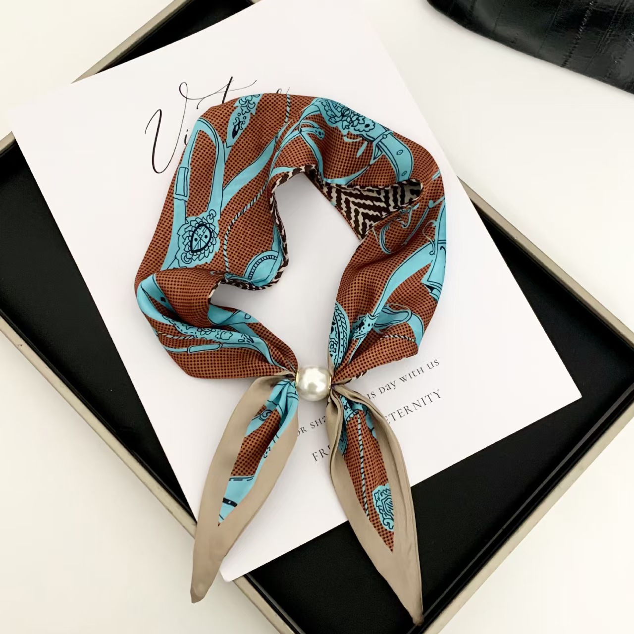 Face Scarf Mask - Kore Tarzı Zarif Inci Manyetik Eşarp